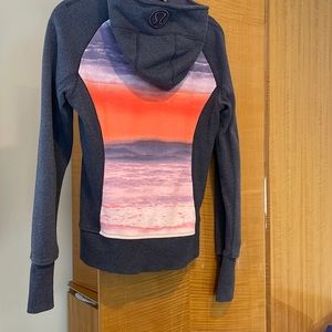 Lululemon scuba hoodie denim blue with pattern on back sz 10